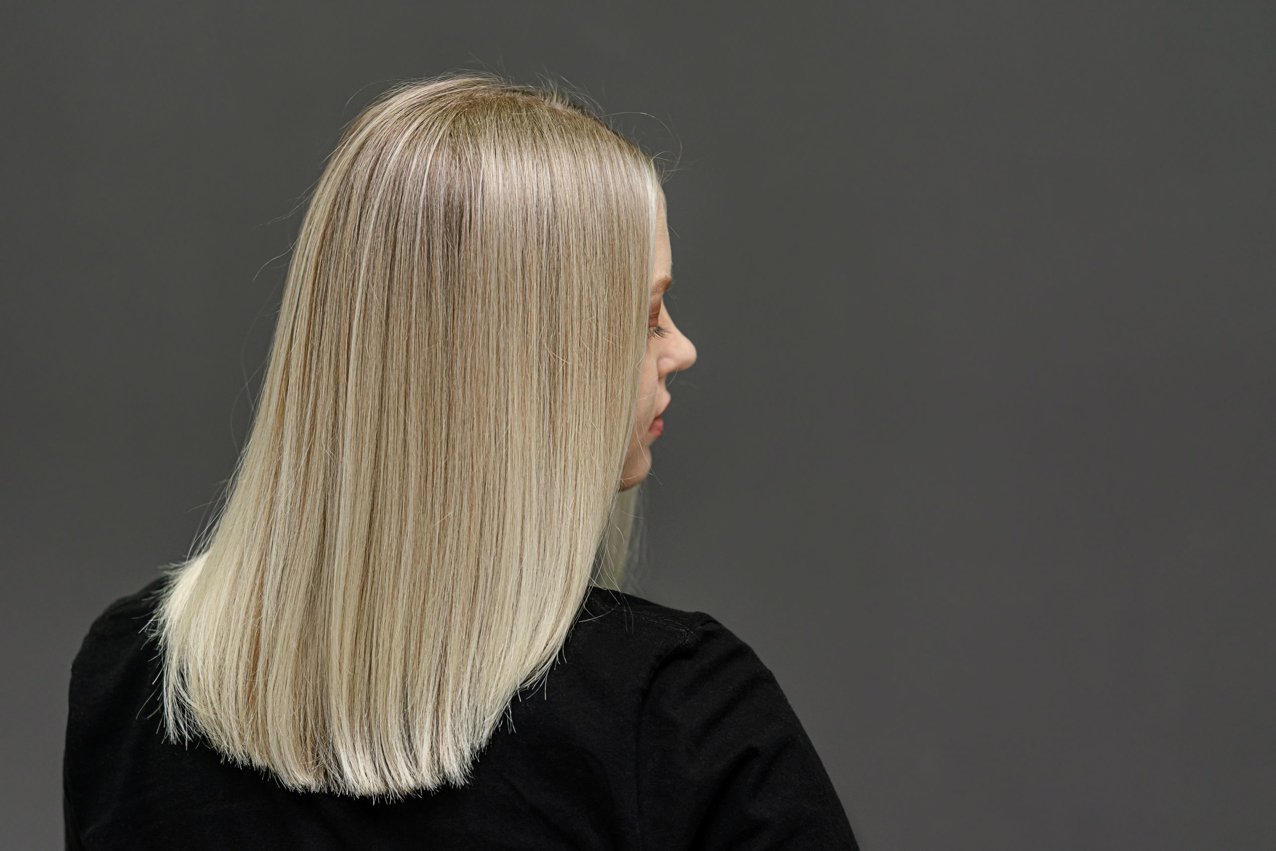 Friseur Augustin in Gelsenkirchen-Blonde glatte Langhaarfrisur
